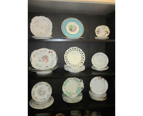 A MIXED GROUP OF LATE 19TH/EARLY 20TH CENTURY CERAMICS comprising of a varied selection of hand painted and transfer print pl