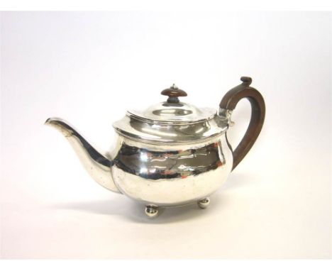 A TEAPOT OF PLAIN OVAL GEORGIAN STYLE marks found to the cover only
