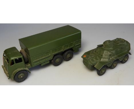 DINKY TOYS - 622 FODEN 10TN ARMY TRUCK & 676 ARMOURED PERSONNEL CARRIER 