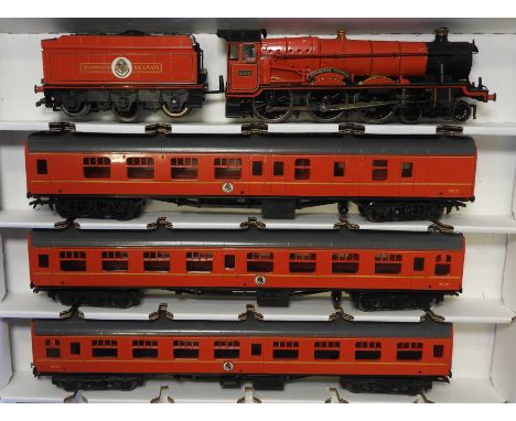 BACHMANN HOGWARTS CASTLE 4-6-0 ENGINE & TENDER & 3 COACHES 
