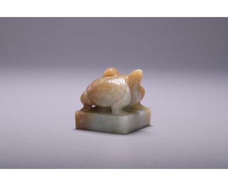A Chinese russet jade 'Turtle' seal, H 4,1 - L 4,1 - W 3,9 cm