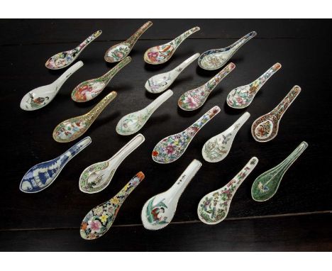 Group of twenty porcelain spoonsChinese, 19th/20th Centuryto include Canton, famille rose, figure and other examplesAt presen