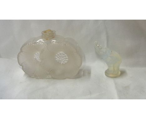R. Lalique: an Art Deco perfume bottle in the 'Deux Fleurs' pattern with moulded and frosted decoration and acid etched to ba