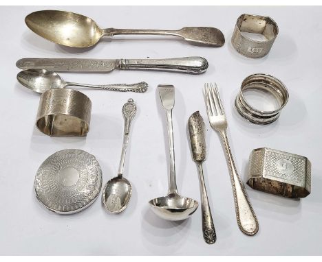 A bag containing four silver napkin rings, Edinburgh fiddle pattern small ladle, London tablespoon and a silver compact case,