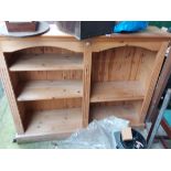 A 1,59m modern pine open bookcase A 1.59m modern pine open bookcase