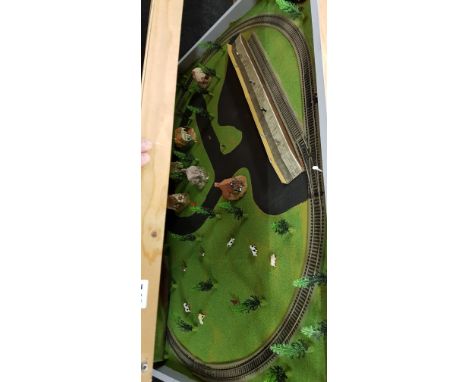 LARGE FOLDING MODEL TRAIN TRACK AND SURROUND