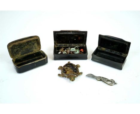 A small miscellaneous collection of object d'art to include two 19th century pressed cattle horn snuff boxes, each with piano