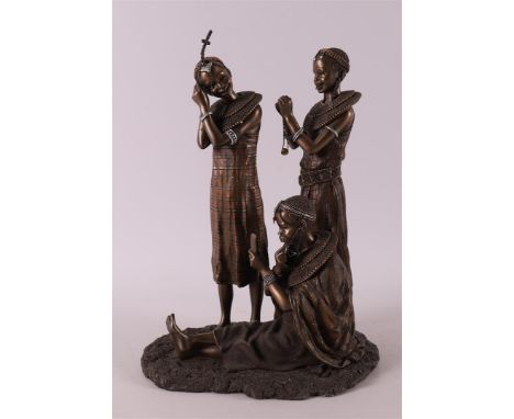 A bronze sculpture group 'Tayari Finischin Touches', reproduction, Africa, h 27 cm.