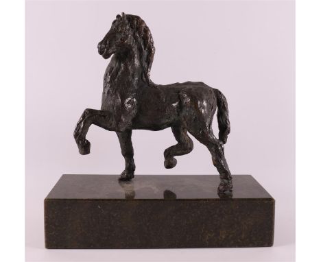 A brown patinated bronze horse on green natural stone base, 20th century, h 32 x l 30 x w 13 cm.
