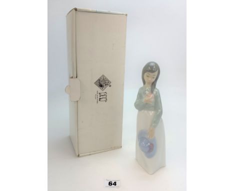 Nao figure 'Nina Sonadora' no. 01119 boxed. 9.5" high