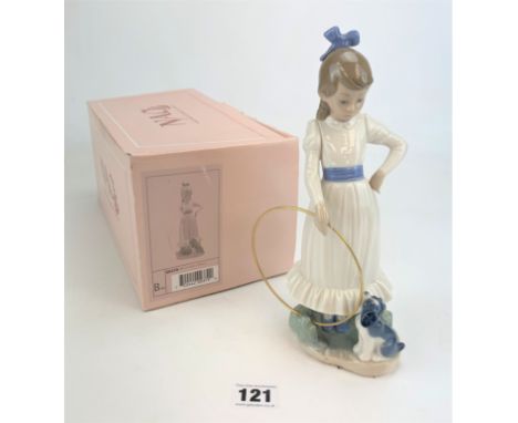 Nao figure 'Nina con Aro y Perrito' no. 00379 in box