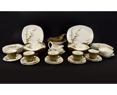 Midwinter Stylecraft Fashion Shape 'Spring Willow' Part Dinner Service comprises 5 large dinner plates, 7 smaller dinner plat