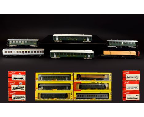 Fleischmann - Good Collection of HO Gauge Coaches / Goods Trailers ( 6 ) Six In Total. From The 1960's / 1970's. All with Box