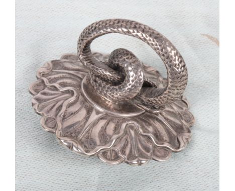 A Georgian cast silver serving dish handle formed as a coiled serpent, in the manner of Paul Storr, 6.6oz troy approx