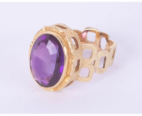 A stylish contemporary 18ct and amethyst set ring, size Q.