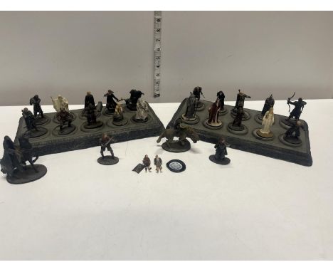 25 NLP Lord of the Rings metal figures 2003/4 with two stands a/f 