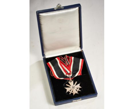 Orden und Ehrenzeichen - Kriegsverdienstkreuz : Ritterkreuz zum Kriegsverdienstkreuz mit Schwertern.Silber, am schönen, genäh