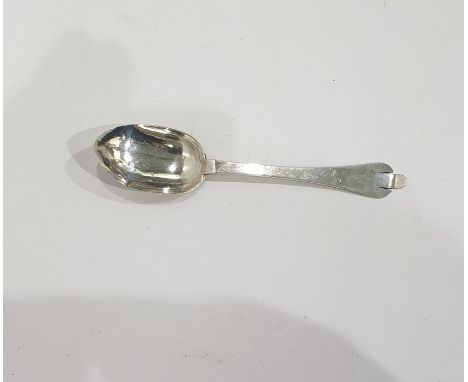 Late 17th/early 18th century silver trefid spoon, maker's mark T.B, the finial with engraved initials and with rat tail bowl,