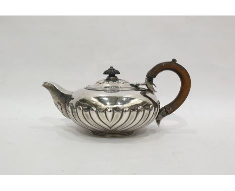 George IV silver teapot by Richard Sibley, London 1825, of squat half-fluted circular form with reeded borders, 12cm high, ap