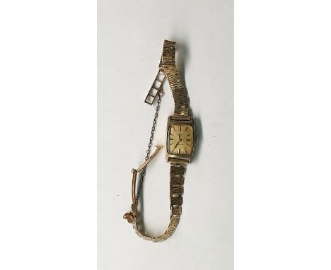 Lady's 9ct gold Rotary wristwatch and the bark-pattern chain link graduating braceletCondition ReportWeight : 16.4g
