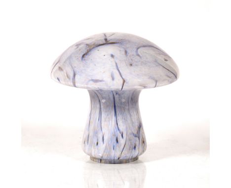 Piell & Putzle Mushroom shaped glass table lamp shade, mid-20th Century, 26cm high