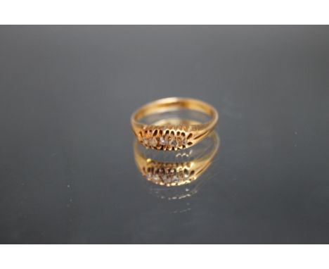 AN 18 CT FIVE STONE DIAMOND RING, approx weight 3g, ring size N