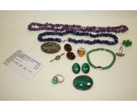 A COLLECTION OF AGATE JEWELLERY ITEMS TO INCLUDE SILVER EXAMPLES, comprising a Lapis Lazuli necklace, an amethyst necklace, f