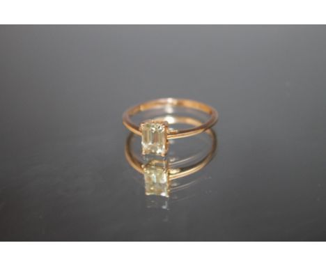 A HALLMARKED 9 CARAT GOLD RING, set with an emerald cut Green Tourmaline style sone, approx weight 1.8g, ring size S