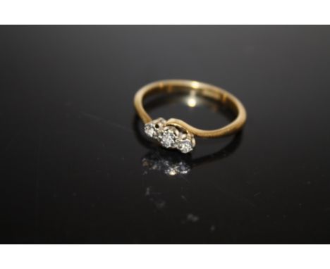 AN 18 CARAT GOLD ILLUSION SET THREE STONE DIAMOND RING