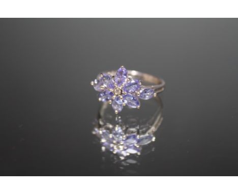 A HALLMARKED 9 CARAT GOLD AND TANZANITE RING, approx weight 2.8 g, ring size N 1/2