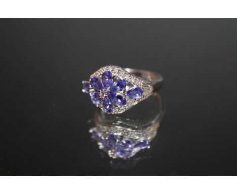 A HALLMARKED 9 CARAT WHITE GOLD TANZANITE RING, approx weight 3.3 g, ring size O