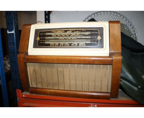 A LARGE VINTAGE REGENTONE RADIO / RECORD PLAYER