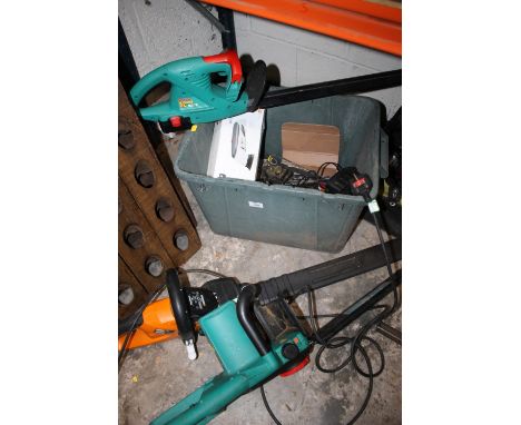 A BOX OF GARDEN TOOLS ETC TO INCLUDE AN ELECTRIC CHAINSAW AND HEDGE TRIMMERS ETC