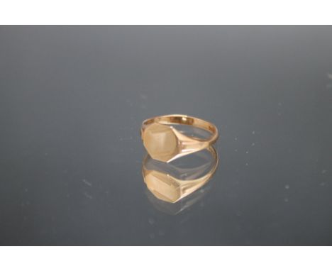 A HALLMARKED 9 CARAT GOLD RING, approx weight 1.7g, ring size M 1/2