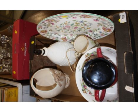 A TRAY OF ASSORTED CERAMICS TO INCLUDE A MINTON HADDON HALL MEAT PLATE, BOTTLE KILN LAMP ETC