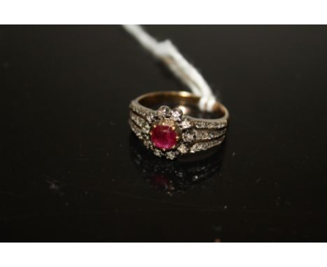 A VINTAGE SPLIT BAND DRESS RING