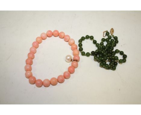 A SINGLE STRAND OF HAND KNOTTED SPINACH JADE BEADS, overall L 44 cm, together with a dyed bone bracelet (2)