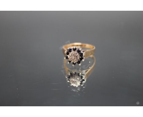 A HALLMARKED 9 CARAT GOLD RING, approx weight 2.6g, ring size L 