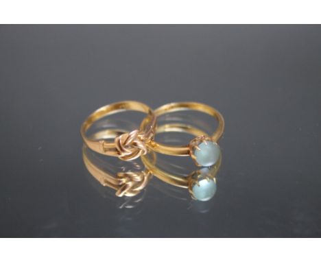 AN 18CT GOLD RING, set with a blue cabochon a/f, approx weight 2.7g, ring size R, together with an unmarked yellow metal 'kno