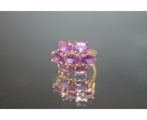 A HALLMARKED 9 CARAT GOLD SEVEN STONE AMETHYST RING, approx weight 4.6g, ring size O