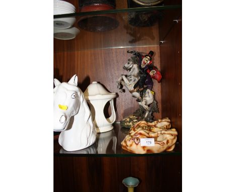 A COLLECTION OF RESIN AND CERAMIC ITEMS TO INCLUDE A PAIR OF SOAP DISHES (5)