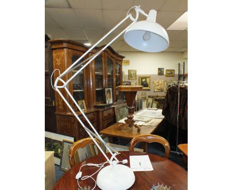 A LARGE MODERN OVERSIZED ANGLE POISE STANDARD LAMP