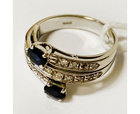 18CT WHITE GOLD DIAMOND &amp; SAPPHIRE RING - SIZE K