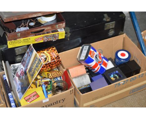 2 BOXES CONTAINING VARIOUS ONLY FOOLS &amp; HORSES COLLECTABLES, DECORATIVE PAPER WEIGHTS, REPRODUCTION CLARICE CLIFF PORCELA