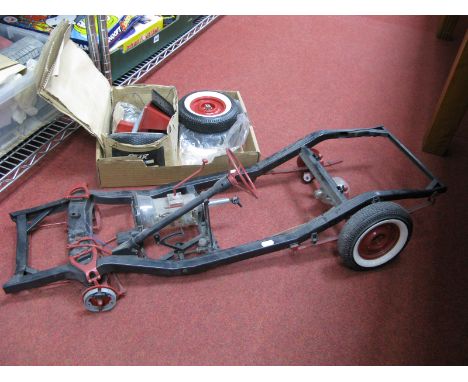 A Renwal 1:4 Scale The Visible Automobile Chassis (Circa 1960's) Built up with Damages, no box or instructions.