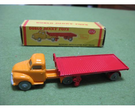 Dublo Dinky No 072, Bedford articulated very good flat truck, cab with windows - gloss yellow cab, brick red trailer, grey pl