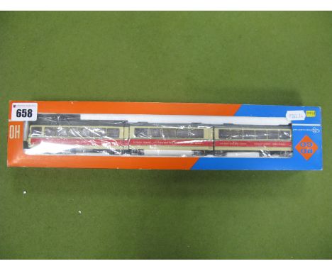 Roco "HO" Gauge Ref. 8504A Double Ended Electric (Three Unit) Articulated Tram, fitted pantograph cream/red livery, supplied 