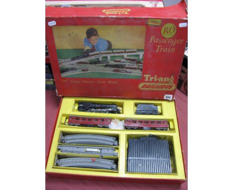 Triang OO Gauge/4mm Ref RO, Boxed Passenger Train Set, comprising 4-6-2 steam locomotive "Princess Elizabeth" and tender BR b