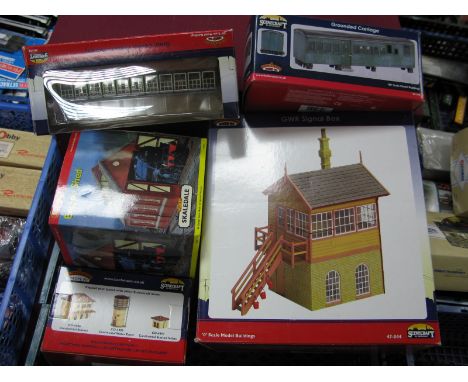 Five "OO" Gauge/4mm Boxed Trackside Buildings, Bachmann Ref 47044 Signal Box, Ref. 44-118 Platform/Subway, Ref. Co-4405 Conti