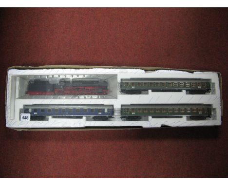 Marklin "HO" Ref 29010 3 Rail Train Set, comprising DB Railway 4-6-2 Steam Locomotive, plus 8 wheel tender - class BR01.10, R